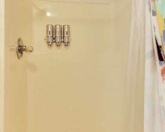 Spacious Studio Near Golden Gate Park - San Francisco - Bathroom