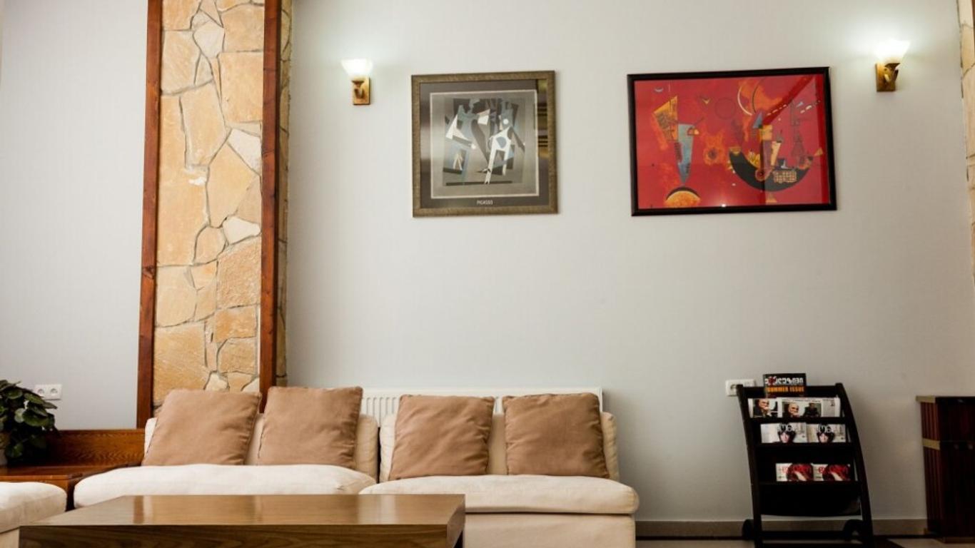 Hotel Crystal