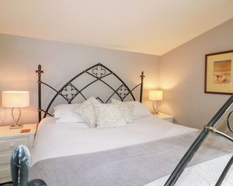 Hen House View - Rugeley - Bedroom