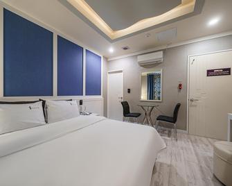 Mokpo 1beonji Hotel - Mokpo - Habitación