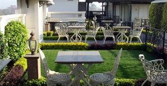 Hotel Pradeep - Varanasi - Βεράντα