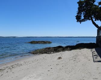 Beautiful Hood Canal Home at the Water's Edge--Sweeping Views and Sandy Beach - Port Ludlow - Playa