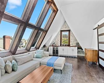 Luxury Escape in DC, with a private deck! - Washington, D.C. - Wohnzimmer