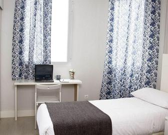 8Rooms Madrid - Madrid - Camera da letto