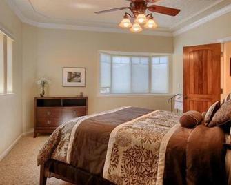 Bristol By the Sea - Cambria - Bedroom