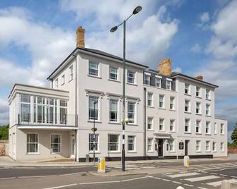 The Lion Gate Apartments - East Molesey - Building