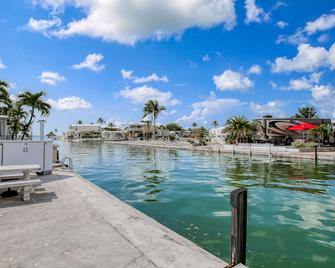 Canal-Front Home w/Dock, Resort-Style Amenities, Patio, & High-Speed WiFi - Cudjoe Key - Pool