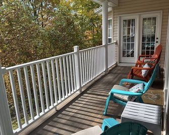 Beautiful Luxury Home - beautiful scenery & equipped for your family getaway. - Monterey - Balcony