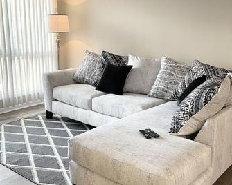 Conveniently Located in Town - Near Hospital - Jesup - Wohnzimmer