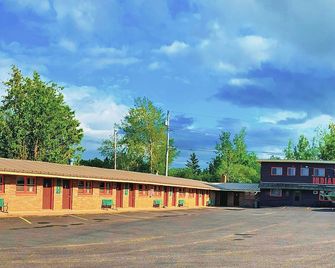 Indianhead Ironwood Hotel - Ironwood - Building