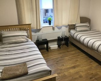 Sage House - Northampton - Bedroom