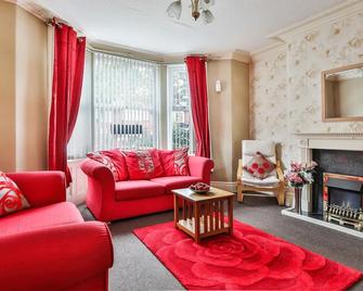 Chomley Holiday Flats - Scarborough - Living room