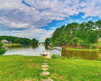 Private Island Getaway in Roanoke Rapids w/ Grill! - Roanoke Rapids