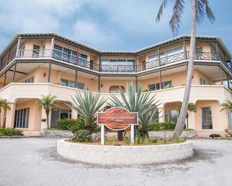 St George's Club - Saint George's - Building