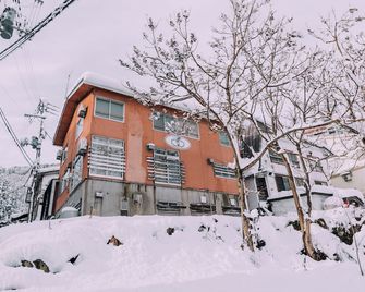 Yuzawa Onsen Lodge 1min to Lift A House - Yuzawa - Edificio