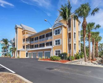 New Studio 1mi to Beach with Queen Bed & TV - Bonita Springs - Edificio