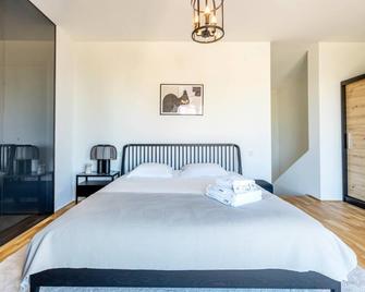 Luxurious 5th Floor Retreat in Sanem Luxembourg - Sanem - Bedroom
