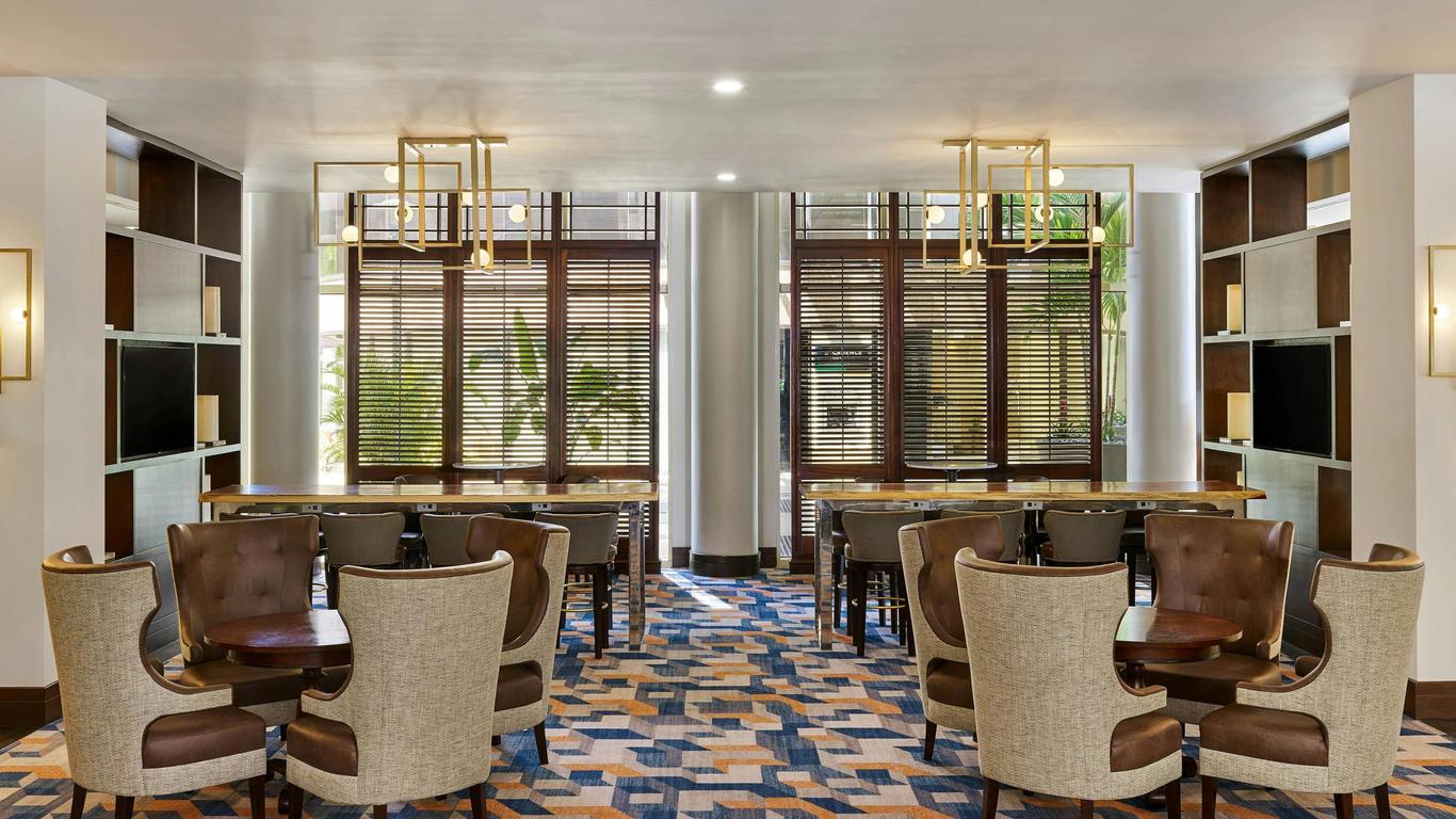 ذا ويست شور غراند، إي تريبيوت بورتفوليو هوتل، تامبا