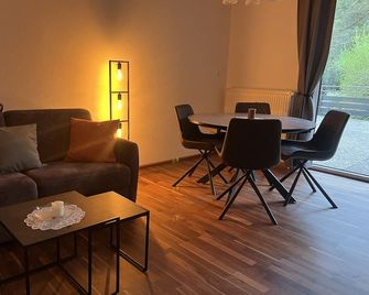 Vacation apartment in Altenau with two large terraces in Breslauer Straße - Clausthal-Zellerfeld - Ruang tamu