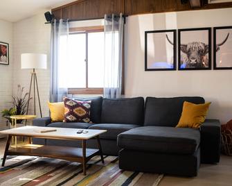 The Sawyer House-- Entire Home in the Heart of Sawyer - Sawyer - Sala de estar