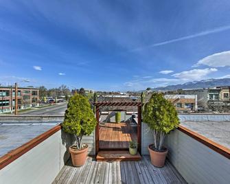 Walkable Downtown Logan Apartment with Rooftop Deck - Logan - Balcony