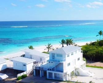 Mika's Resort - Governor’s Harbour - בניין