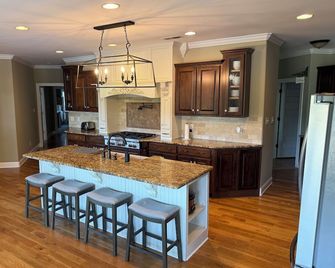 Gorgeous 4-bedroom house with luxurious outdoor space in friendly Hernando - Hernando - Kuchyň