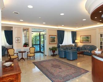 Hotel Lanterna - Porto San Giorgio - Salónek