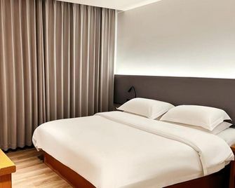 Home Inn Guangzhou Baiyun Airport Renhe Street - Guangzhou - Bedroom