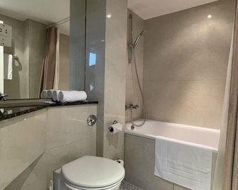 Shandon Hotel - Richmond - Bathroom