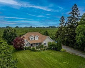 The Orchard Villa - Lincoln - Building