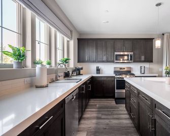 Cozy San Diego Retreat - Sleeps 6 - Relax & Unwind - San Diego - Cocina