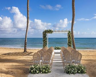 Wyndham Alltra Punta Cana All Inclusive Resort - Punta Cana - Beach