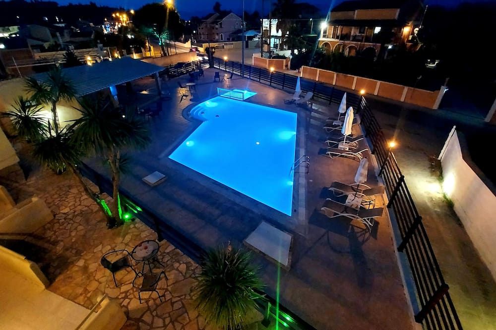 Sidari Vibes Aparthotel - 斯達林 - 游泳池