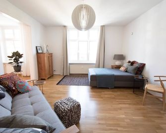 Modern design im klassischem Altbau - Weimar - Living room