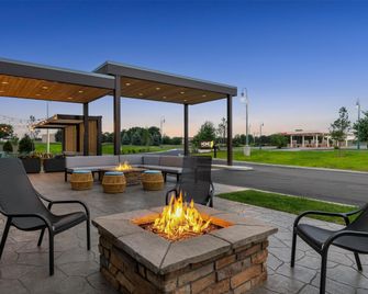 Home2 Suites by Hilton Hazleton - Hazleton - Patio