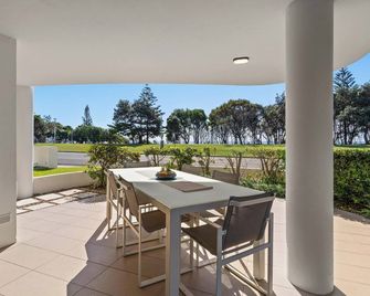 The Palms 1 @ Clarkes Beach - Byron Bay - Innenhof