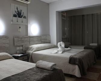 Hostal Virgen del Rocio II - Torremolinos - Bedroom