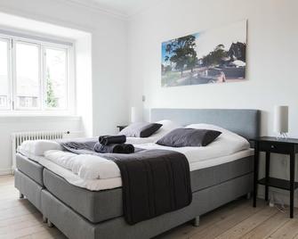 Beautiful 2-bed apartment - Hellerup - Bedroom