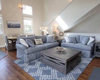 Lakeshore Living - Andersonville - Living room