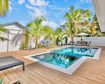 Captain's Quarters By Ami Locals - Bradenton Beach - Piscina
