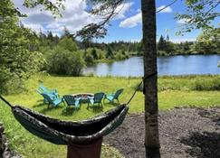 Lake Front Cottage - Minutes from St Martins! - Saint Martins - Patio
