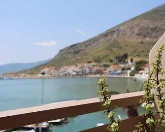 Aktaion Hotel - Monemvasia - Varanda