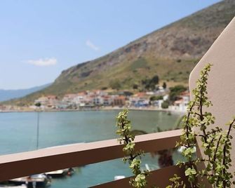 Aktaion Hotel - Monemvasia - Varanda