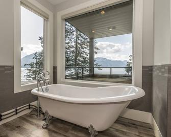 The Lodge on Harrison Lake - Harrison Hot Springs - Bathroom