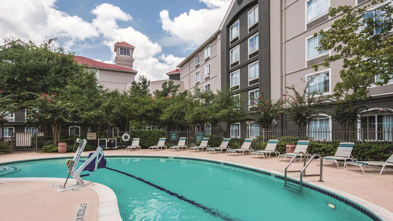 La Quinta Inn & Suites By Wyndham Houston Bush Iah South