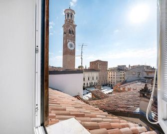 Luxury Rooftop Piazza Erbe Verona - Verona - Balcony