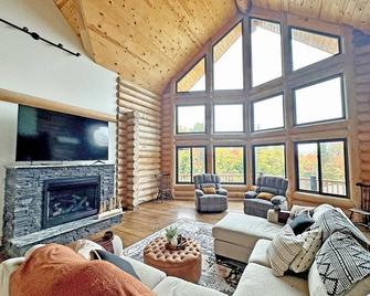 Modern Log Home on the Kancamagus, Sleeps 18 - Albany - Sala de estar