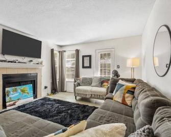 London House | Orlando Airport Private Condo - Orlando - Living room