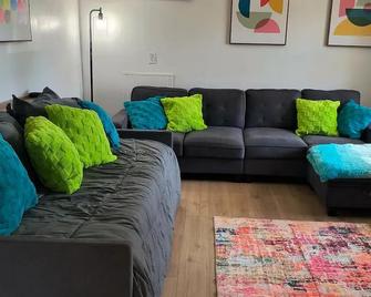 Accessible Art Bungalow - Evansville - Living room